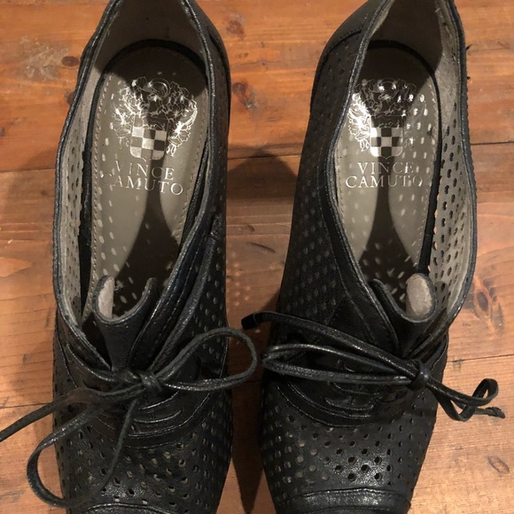 Size 7 Vince Camuto lace up - Picture 4 of 6